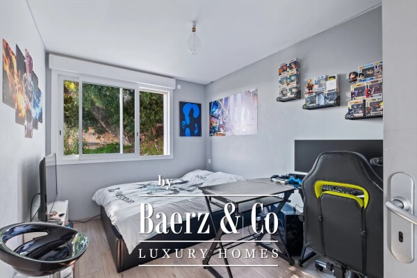 photo 4 Villa with sea view located in Mandelieu