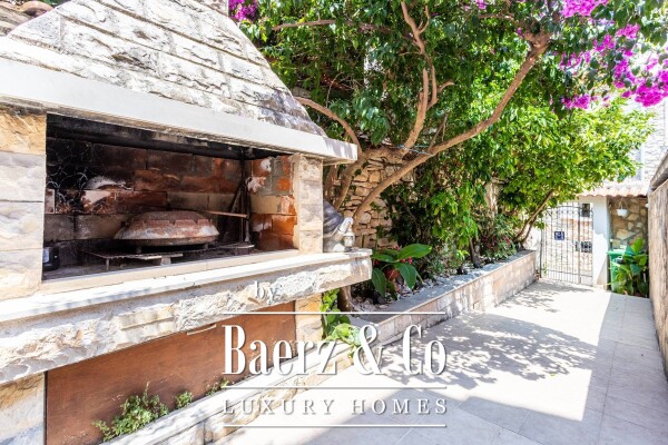 photo 13 The island of Brač, a stone house with a restaurant in a prime location