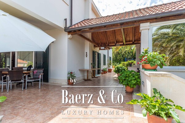 photo 35 Brac, beautiful villa with a large garden 20 m from the sea