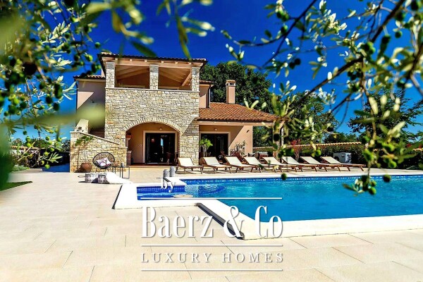 photo 2 Istria, Marčana, beautiful villa 280 m2 with tennis court and heated pool 50 m2