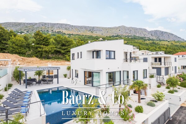 photo 1 Split-Podstrana, luxury villa with swimming pool, garage and panoramic sea view