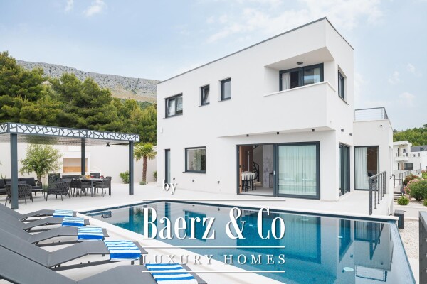 photo 2 Split-Podstrana, luxury villa with swimming pool, garage and panoramic sea view