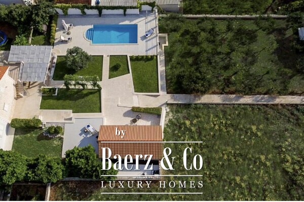 photo 1 Brač, Donji Humac, three charming buildings with a swimming pool on a plot of 1780 m²