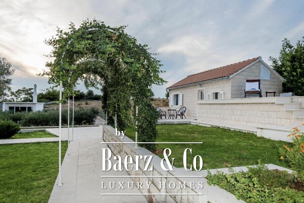 photo 3 Brač, Donji Humac, three charming buildings with a swimming pool on a plot of 1780 m²