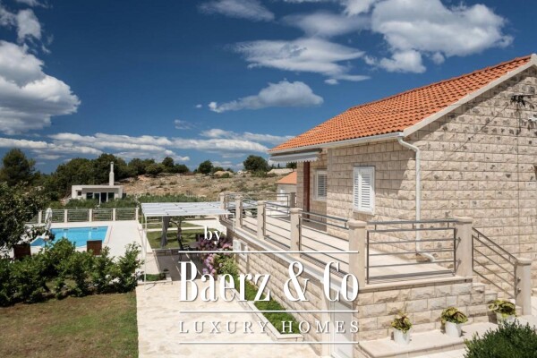 photo 4 Brač, Donji Humac, three charming buildings with a swimming pool on a plot of 1780 m²