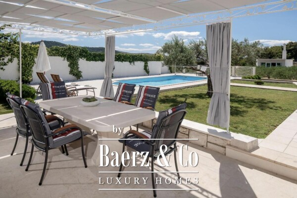 photo 5 Brač, Donji Humac, three charming buildings with a swimming pool on a plot of 1780 m²