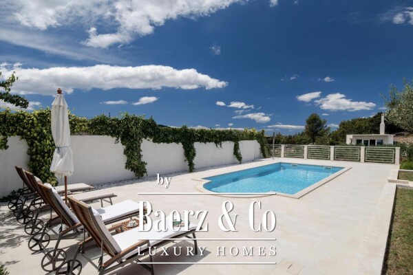 photo 7 Brač, Donji Humac, three charming buildings with a swimming pool on a plot of 1780 m²
