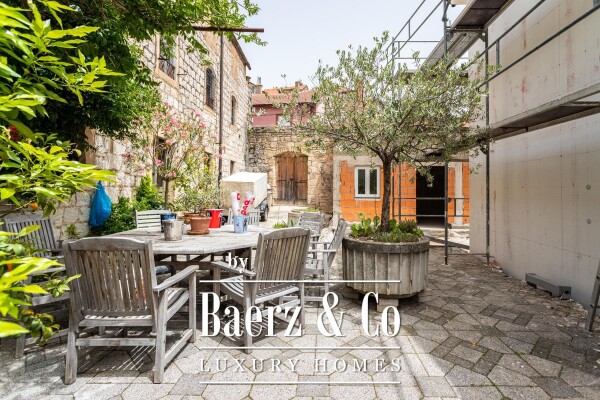 photo 2 Sinj, strict center, house with great potential