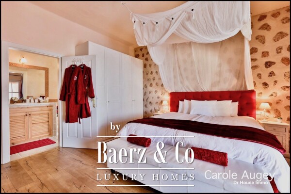 photo 16 Authentic Villa facing the Golf Course