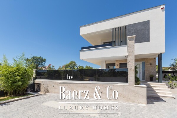 photo 1 Medulin, Istria: Luxury Modern Villa, 200 m² Near Sea and Beaches