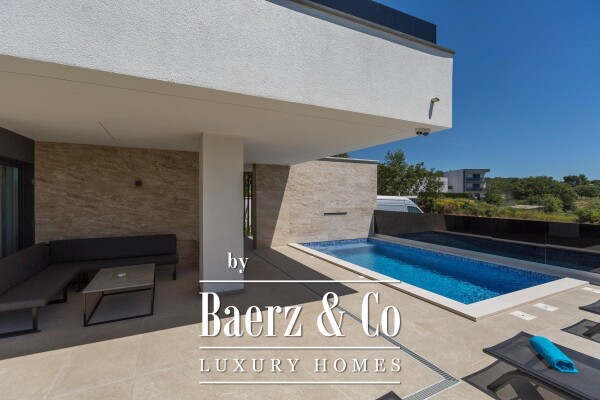 photo 4 Medulin, Istria: Luxury Modern Villa, 200 m² Near Sea and Beaches