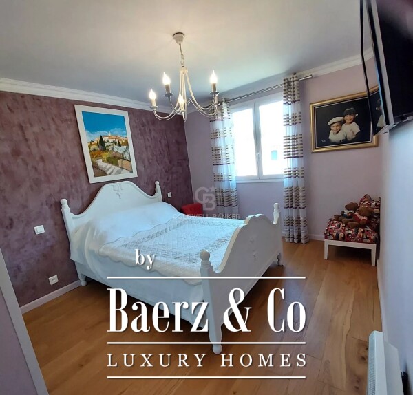 photo 13 Magnificent Stone villa