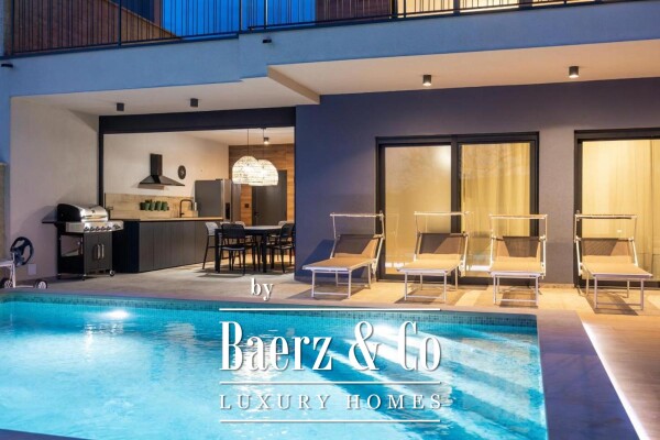 photo 10 Istria, Banjole, semi-detached villa first row to the sea 244 m² with a view of the Marina