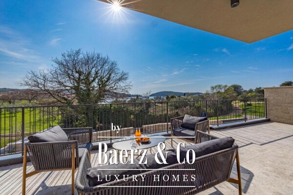 photo 15 Istria, Banjole, semi-detached villa first row to the sea 244 m² with a view of the Marina