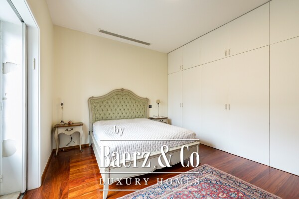 photo 17 Timeless Elegance in the Heart of Hollywood