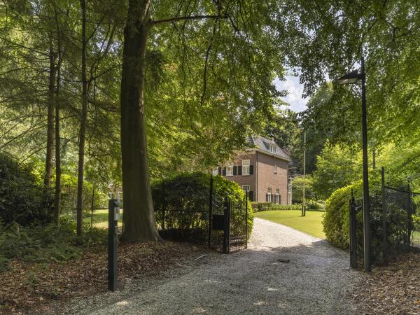 photo 52 Burgemeester de Manlaan 98