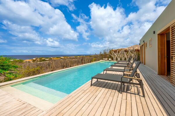 photo 1 Crown West 206