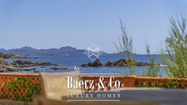 photo 2 Waterfont villa to renovate