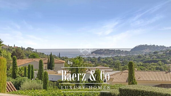 photo 2 Villa with open views in a prime location of Cavalaire-sur-Mer