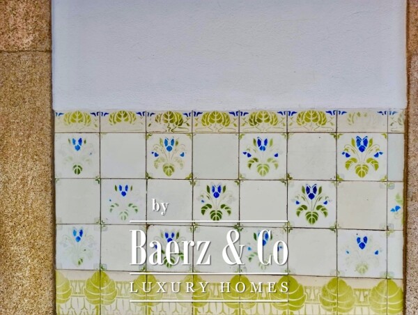 photo 9 Building for restoration - Centre of Porto