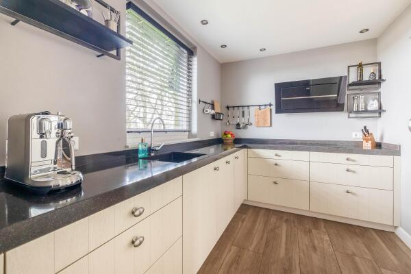 photo 13 Parallelweg 2