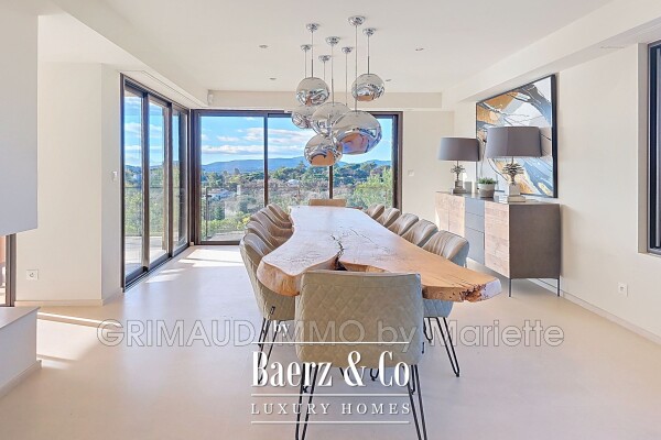 photo 5 Grimaud, France