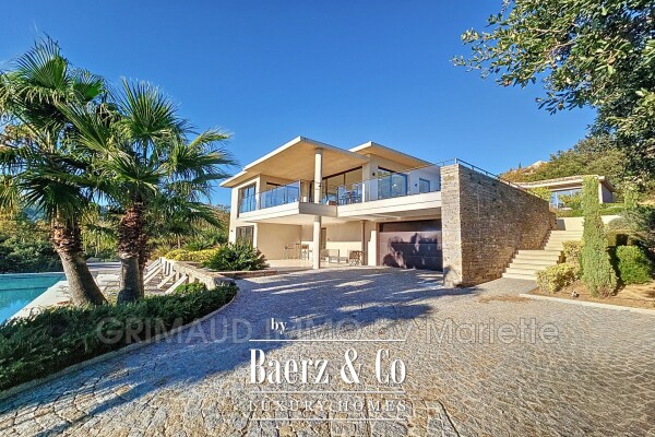 photo 10 Grimaud, France