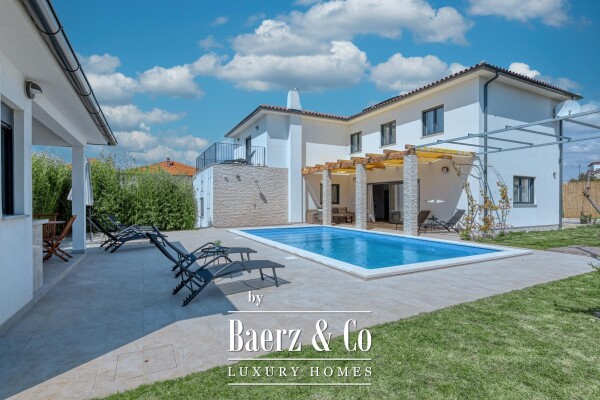 photo 8 Pula, Veli Vrh - beautiful detached house with pool and garage, 225 m² - spacious garden