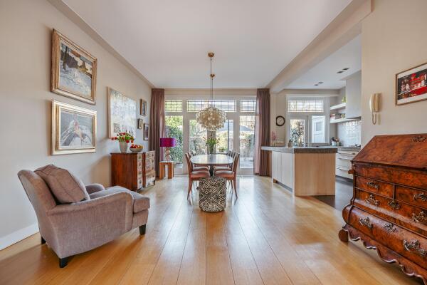 photo 12 Diepenbrockstraat 18