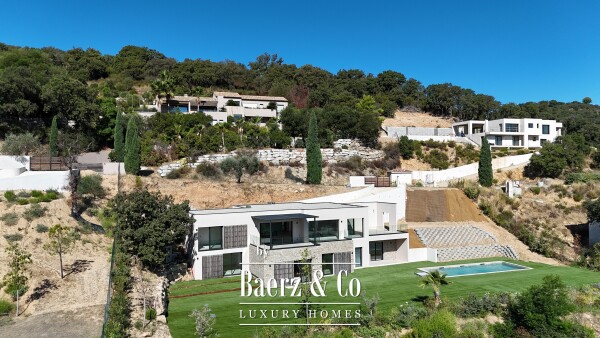 photo 22 Grimaud — Sea-View Luxury Villa with Five Bedrooms and Pool